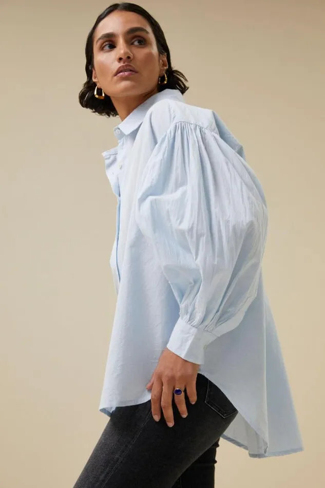 ByBar Blouses Vrouwelijk Sarah Chambray Blouse Light Blue ByBar Blouses Vrouwelijk Sarah Chambray Blouse Light Blue