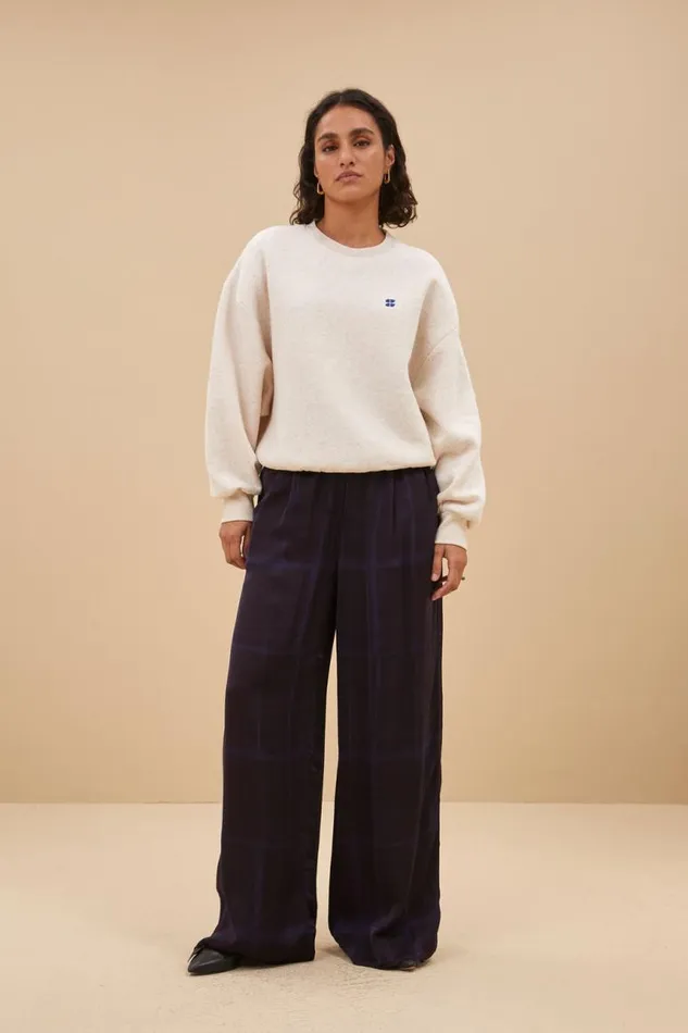 ByBar Sweaters Vrouwelijk Bibi Small Logo Sweater Oyster Melee