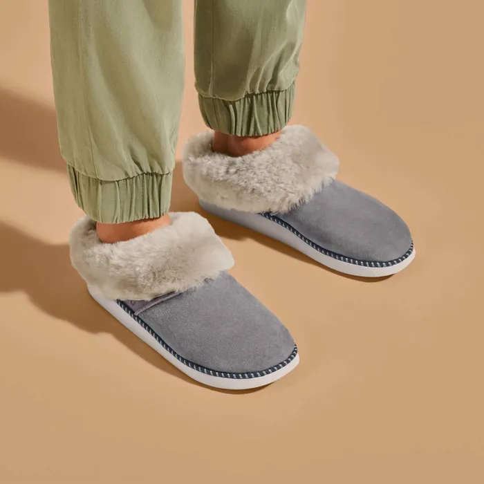 IndoorOutdoor Women Olukai Kui Fuzzy SlipOn Slippers 8211 Fog