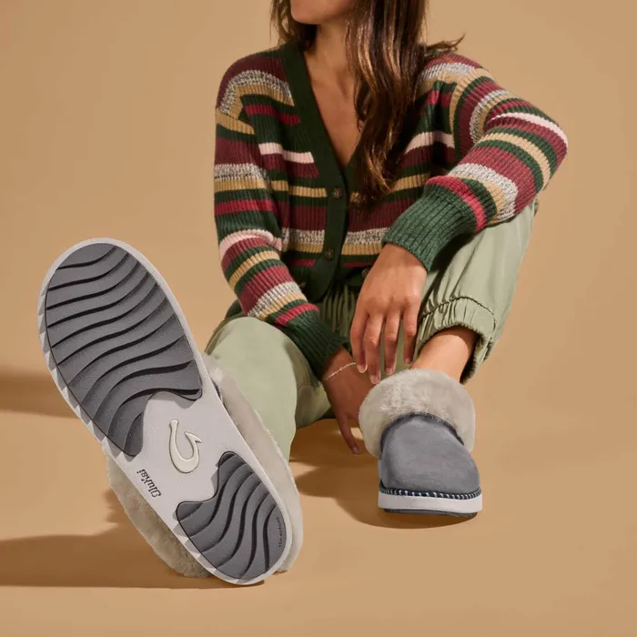 IndoorOutdoor Women Olukai Kui Fuzzy SlipOn Slippers 8211 Fog