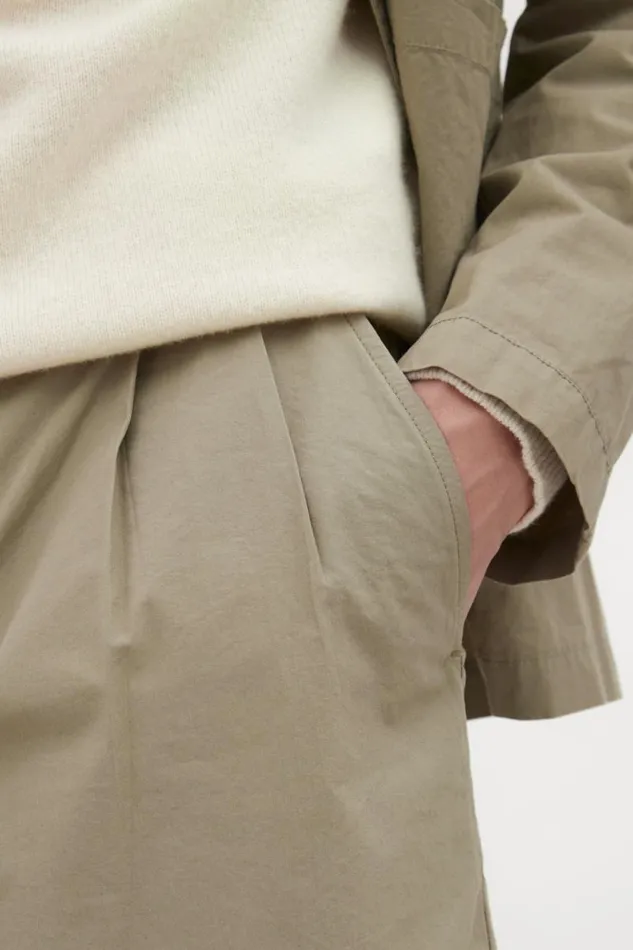 Men Benn Relaxed Typewriter Pleated Short Clay Norse Projects Shorts