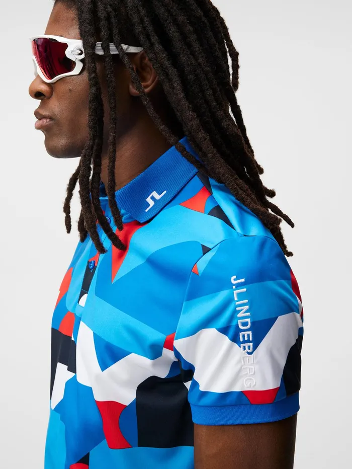 Men Tour Tech Reg Fit Print Polo Brilliant Blue Big Bridge JLindeberg Polo Shirts Men Tour Tech Reg Fit Print Polo Brilliant Blue Big Bridge JLindeberg Polo Shirts