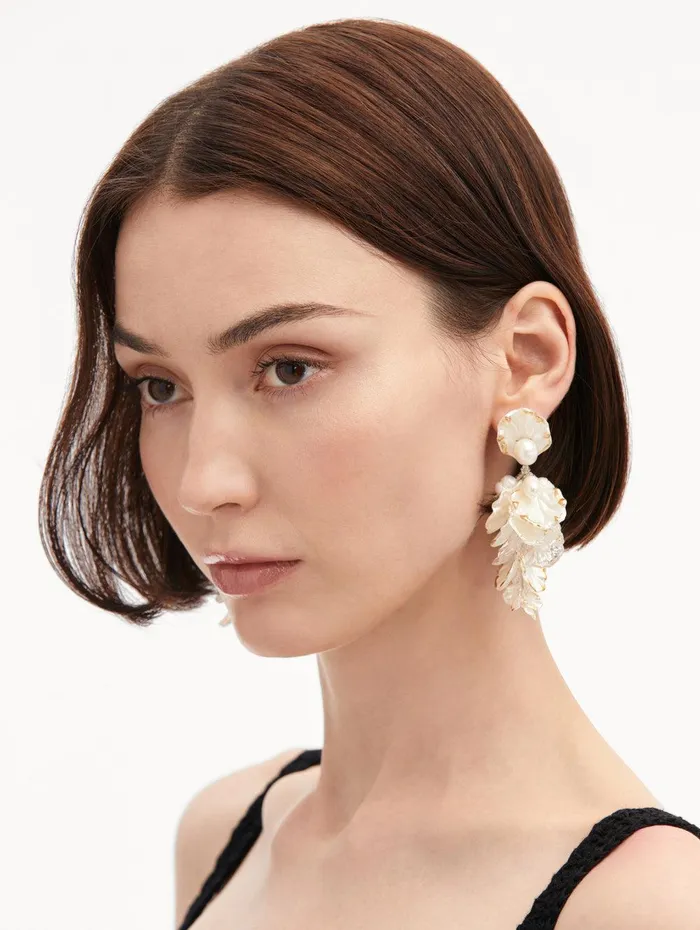 Mother Of Pearl Flower Earrings Ivory Women Oscar De La Renta Earrings Mother Of Pearl Flower Earrings Ivory Women Oscar De La Renta Earrings