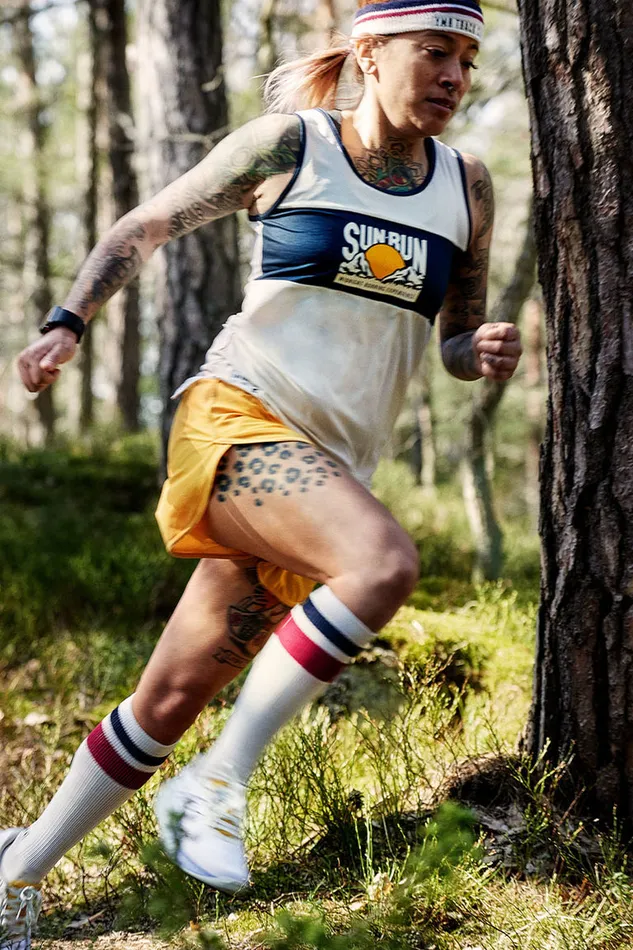 SUN RUN SINGLET 8211 OFF WHITEESTATE BLUE Women Karhu Running Apparel