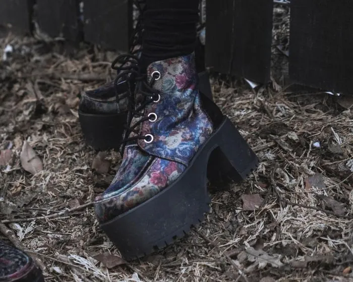 TUK Shoes Platforms Women Floral Velvet Nosebleed Boot