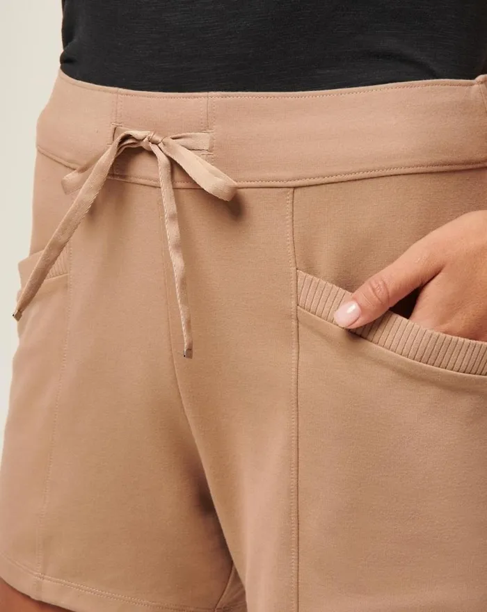 TravisMathew FRIDAY PONTE POCKET SHORT Natural Women Shorts