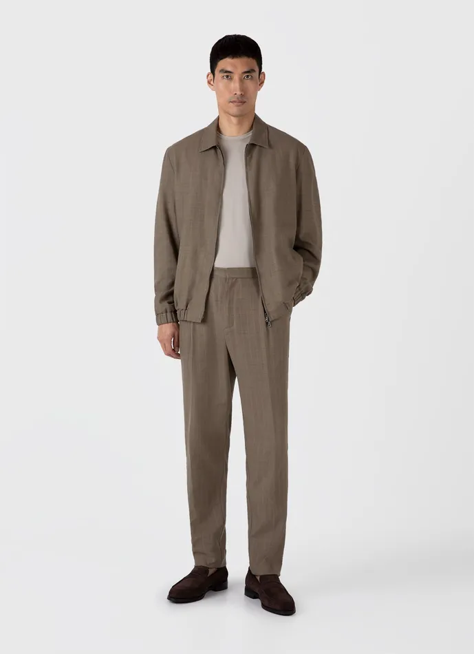 ussunspel Pants Men Cotton Raffia Pleat Trouser Dark Stone ussunspel Pants Men Cotton Raffia Pleat Trouser Dark Stone