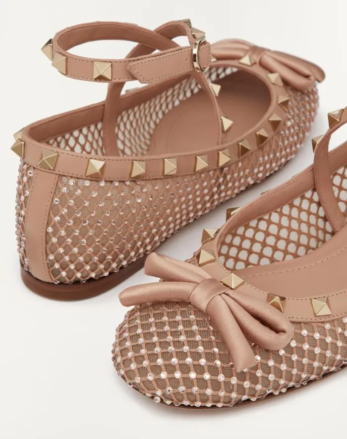 Valentino Ballerinas Woman Rockstud Mesh Ballerina With Crystals For Woman In Rose Cannelle Rose Cannelle Valentino Ballerinas Woman Rockstud Mesh Ballerina With Crystals For Woman In Rose Cannelle Rose Cannelle