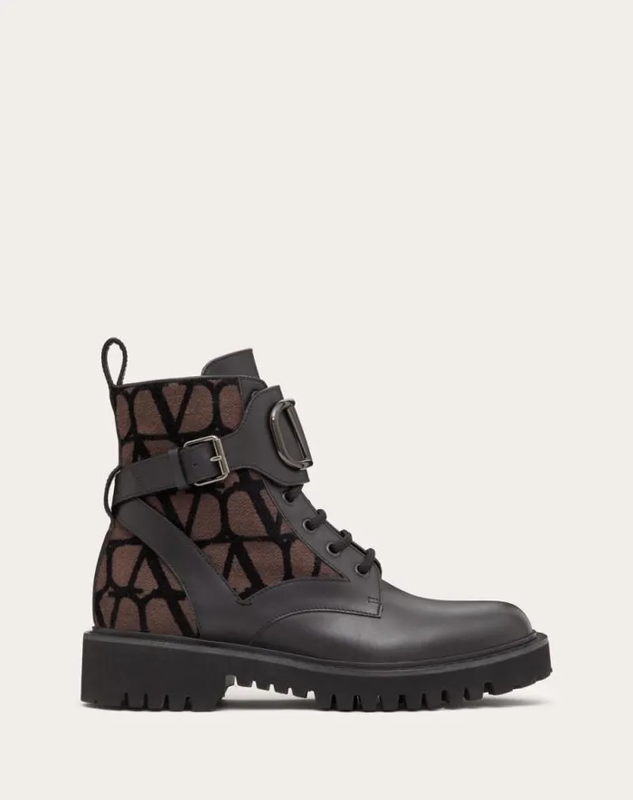Valentino Boots Woman Vlogo Signature Combat Boot In Calfskin And Toile Iconographe 35mm For Woman In Fondant Fondant Valentino Boots Woman Vlogo Signature Combat Boot In Calfskin And Toile Iconographe 35mm For Woman In Fondant Fondant
