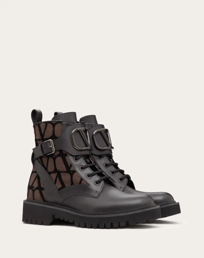 Valentino Boots Woman Vlogo Signature Combat Boot In Calfskin And Toile Iconographe 35mm For Woman In Fondant Fondant Valentino Boots Woman Vlogo Signature Combat Boot In Calfskin And Toile Iconographe 35mm For Woman In Fondant Fondant