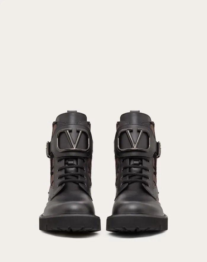 Valentino Boots Woman Vlogo Signature Combat Boot In Calfskin And Toile Iconographe 35mm For Woman In Fondant Fondant Valentino Boots Woman Vlogo Signature Combat Boot In Calfskin And Toile Iconographe 35mm For Woman In Fondant Fondant