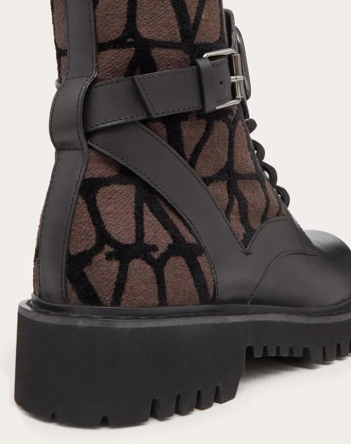 Valentino Boots Woman Vlogo Signature Combat Boot In Calfskin And Toile Iconographe 35mm For Woman In Fondant Fondant Valentino Boots Woman Vlogo Signature Combat Boot In Calfskin And Toile Iconographe 35mm For Woman In Fondant Fondant