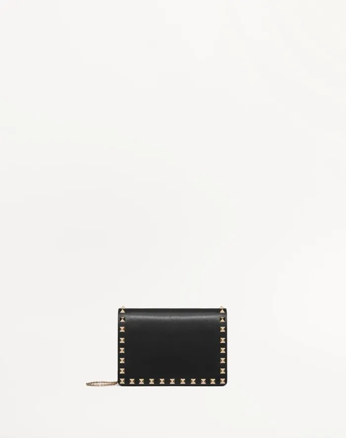 Valentino Mini Bags Woman Rockstud Calfskin Chain Pouch For Woman In Black Black Valentino Mini Bags Woman Rockstud Calfskin Chain Pouch For Woman In Black Black