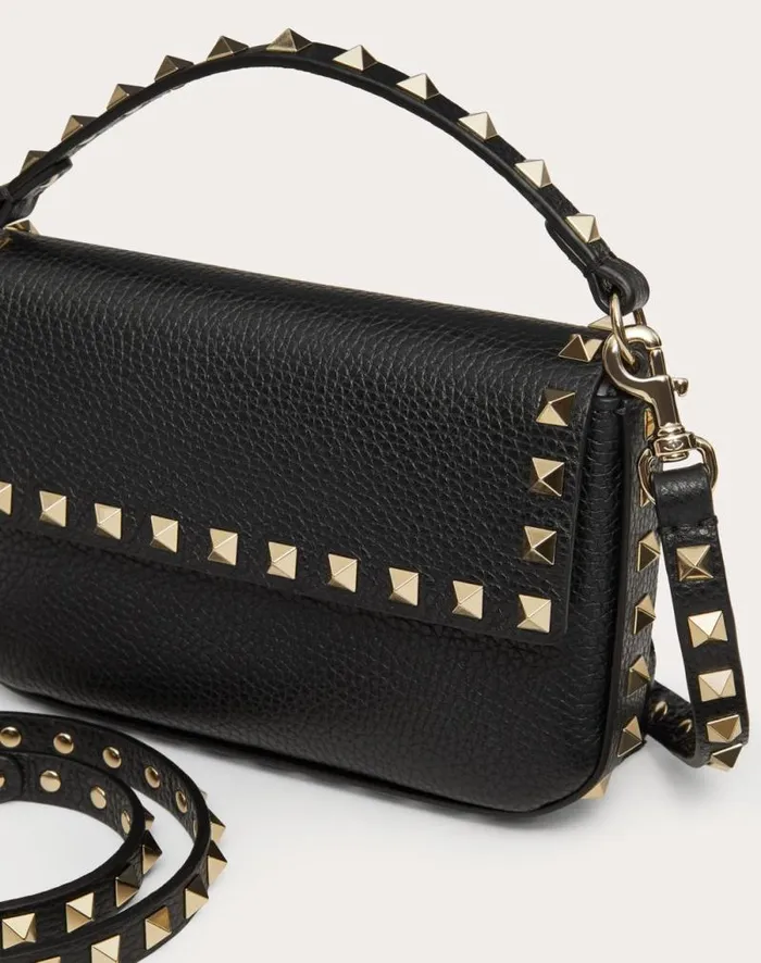Valentino Mini Bags Woman Rockstud Grainy Calfskin Pouch For Woman In Poudre Poudre Valentino Mini Bags Woman Rockstud Grainy Calfskin Pouch For Woman In Poudre Poudre