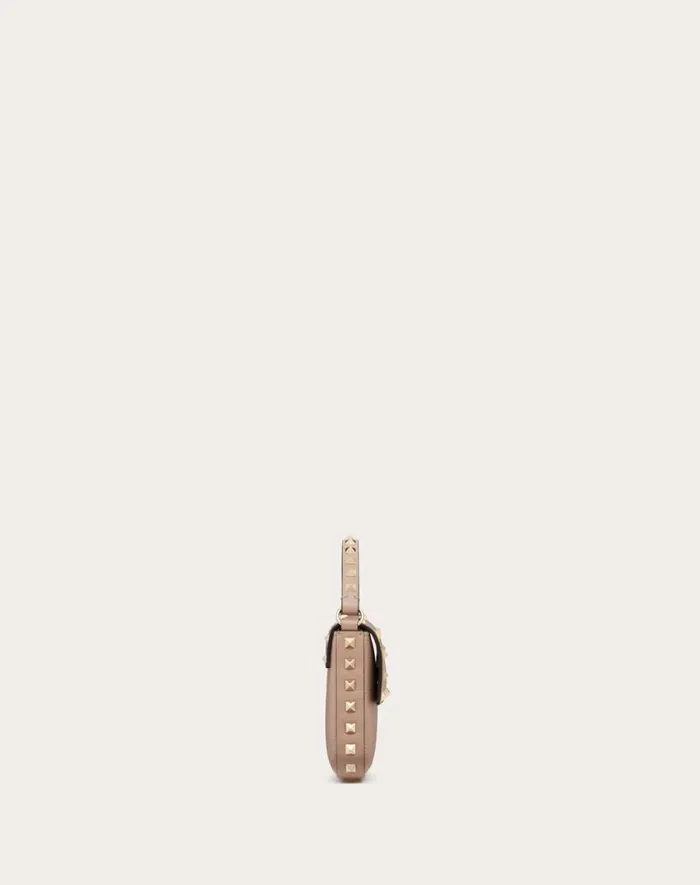 Valentino Mini Bags Woman Rockstud Grainy Calfskin Pouch For Woman In Poudre Poudre Valentino Mini Bags Woman Rockstud Grainy Calfskin Pouch For Woman In Poudre Poudre