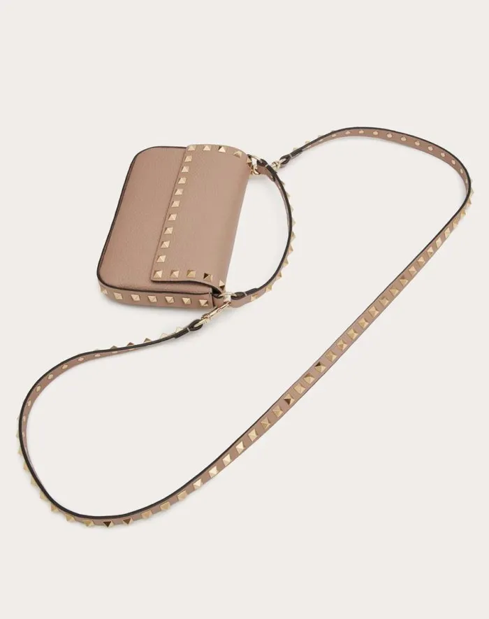 Valentino Mini Bags Woman Rockstud Grainy Calfskin Pouch For Woman In Poudre Poudre Valentino Mini Bags Woman Rockstud Grainy Calfskin Pouch For Woman In Poudre Poudre