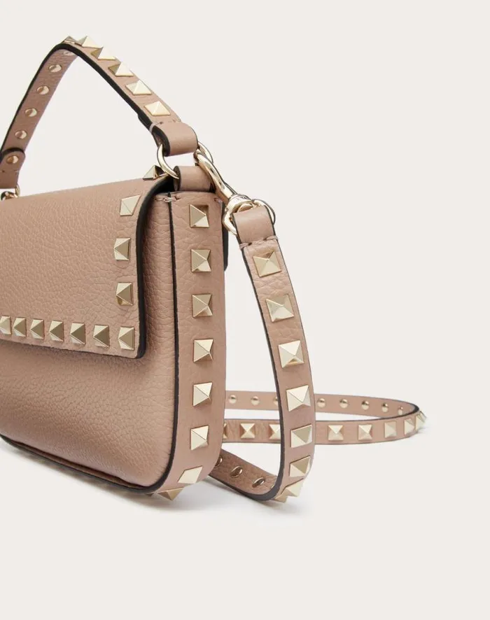 Valentino Mini Bags Woman Rockstud Grainy Calfskin Pouch For Woman In Poudre Poudre Valentino Mini Bags Woman Rockstud Grainy Calfskin Pouch For Woman In Poudre Poudre