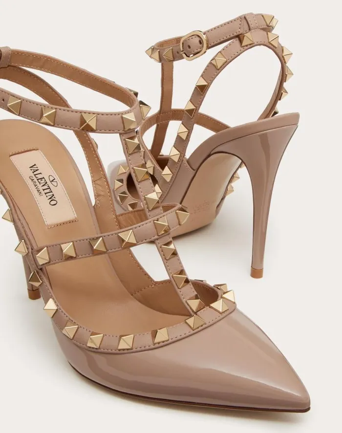 Valentino Pumps Woman Patent Rockstud Caged Pump 100mm For Woman In Poudre Poudre Valentino Pumps Woman Patent Rockstud Caged Pump 100mm For Woman In Poudre Poudre
