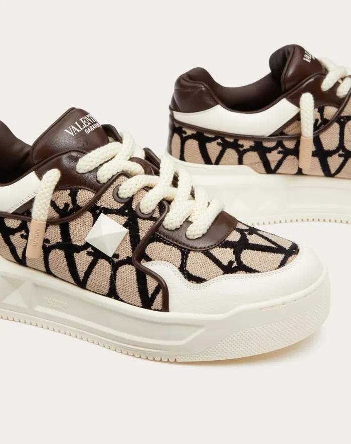 Valentino Sneakers Man One Stud Xl Lowtop Sneaker In Nappa Leather And Toile Iconographe Fabric For Man In Beigeblack Beigeblack