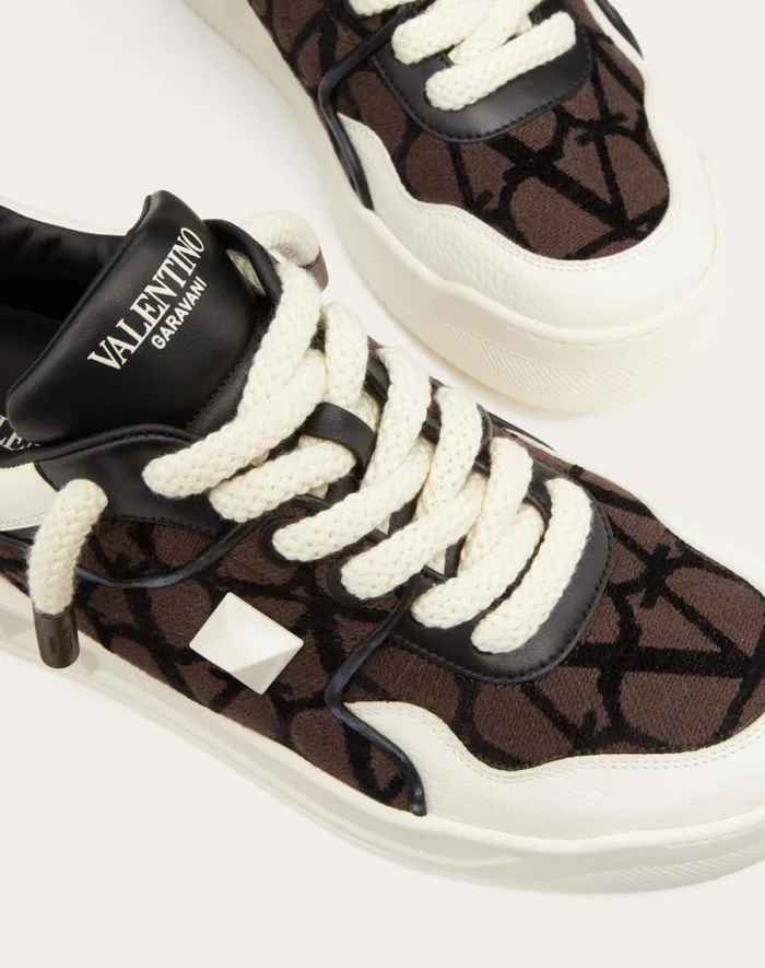 Valentino Sneakers Man One Stud Xl Lowtop Sneaker In Nappa Leather And Toile Iconographe Fabric For Man In Beigeblack Beigeblack