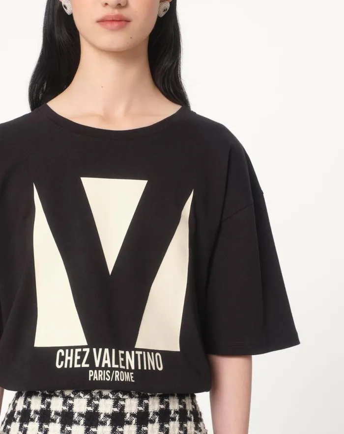 Valentino Tshirts And Sweatshirts Woman Jersey Cotton Tshirt With Chez Valentino Print For Woman In Black Black Valentino Tshirts And Sweatshirts Woman Jersey Cotton Tshirt With Chez Valentino Print For Woman In Black Black