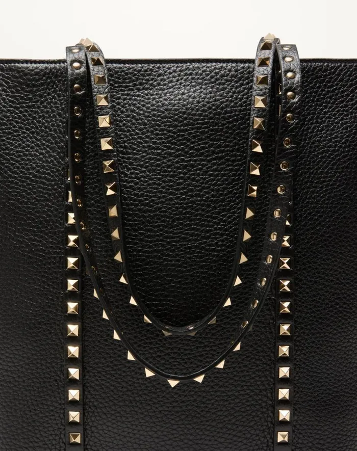 Valentino Totes Woman Valentino Garavani Rockstud Shopping Bag In Grainy Calfskin For Woman In Black Black Valentino Totes Woman Valentino Garavani Rockstud Shopping Bag In Grainy Calfskin For Woman In Black Black