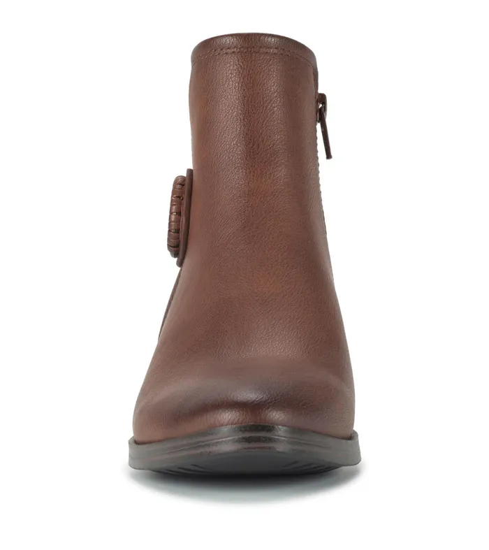 Women Baretraps Booties Maddy Bootie Oak