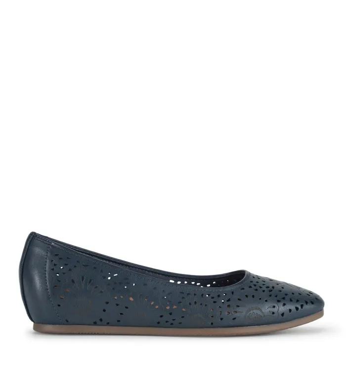 Women Baretraps Flats and Loafers Chika Casual Flat Navy Blue