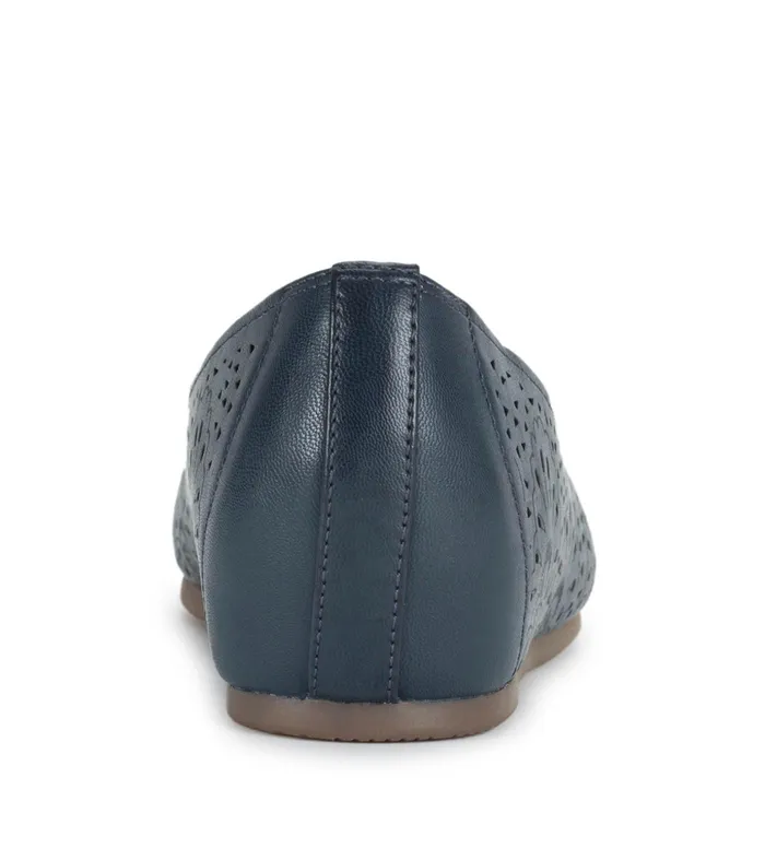 Women Baretraps Flats and Loafers Chika Casual Flat Navy Blue