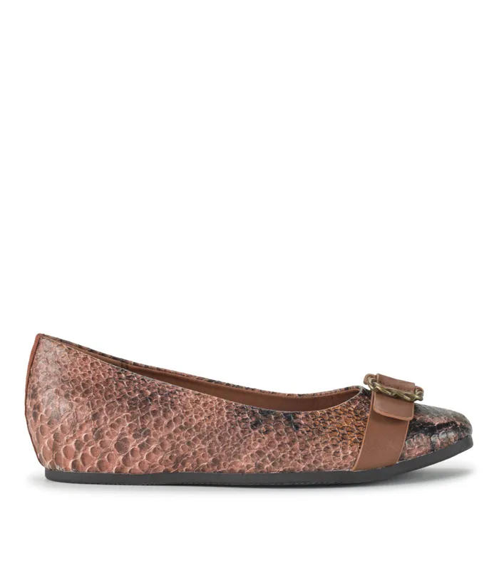Women Baretraps Flats and Loafers Colette Flat Oak