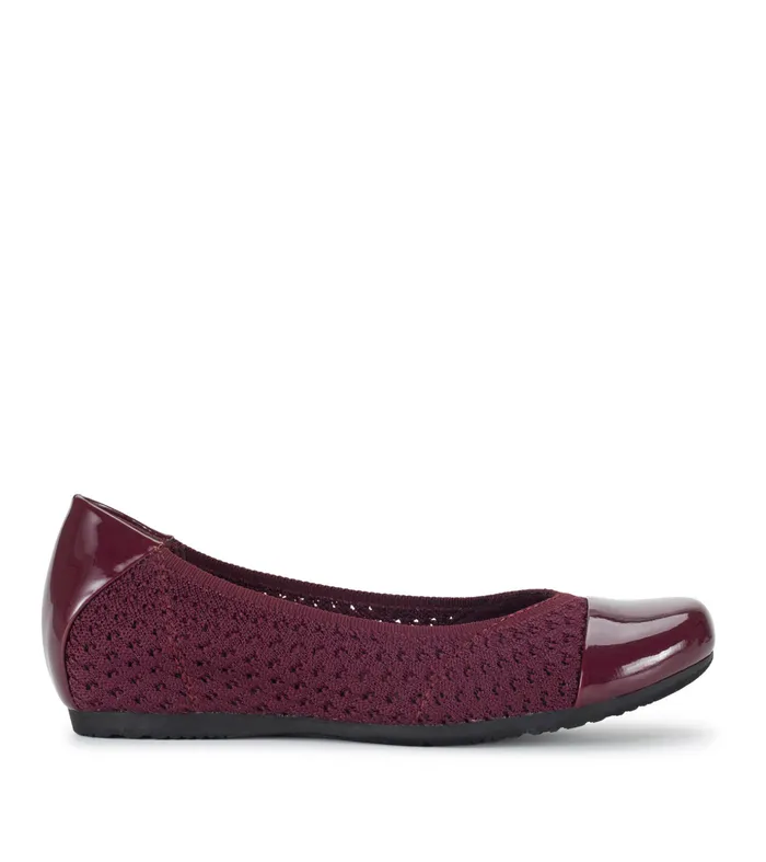 Women Baretraps Flats and Loafers Mia Casual Flat Dark Cherry