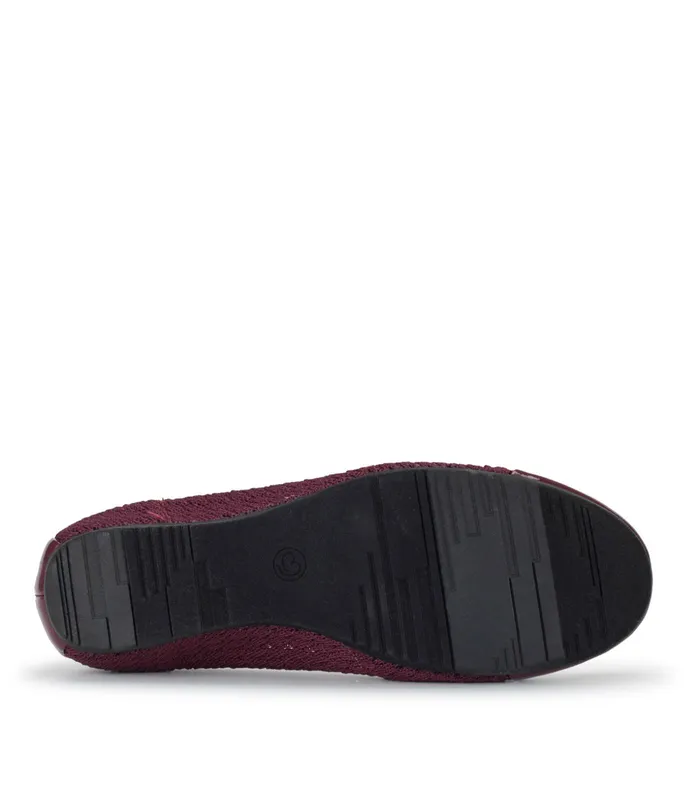 Women Baretraps Flats and Loafers Mia Casual Flat Dark Cherry