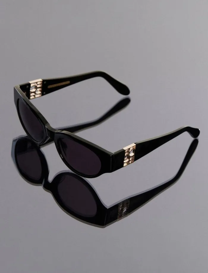 Women Signature Oval Icon Sunglasses Black BCBG Sunglasses Women Signature Oval Icon Sunglasses Black BCBG Sunglasses